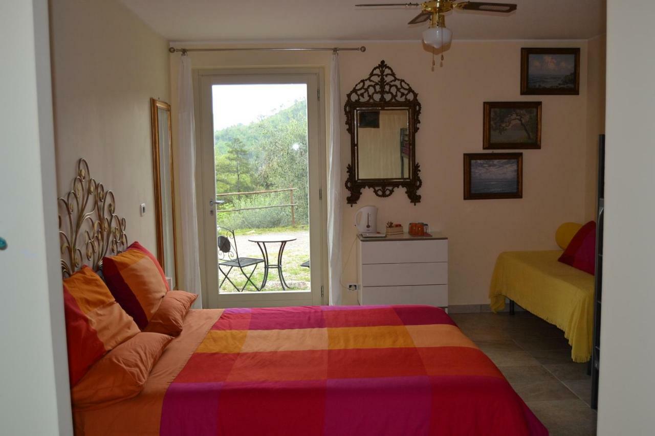 Joie De Vivre Bed and Breakfast Calice Ligure Exteriör bild